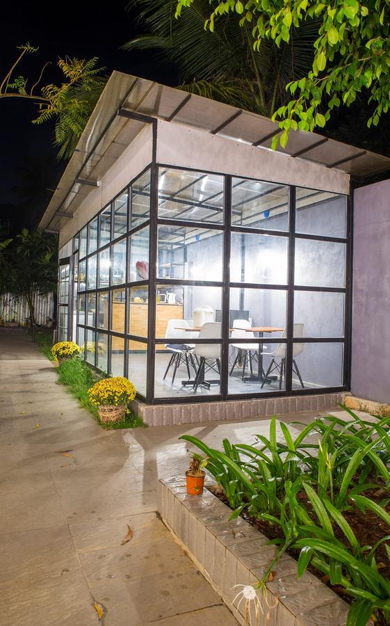 Emis Hotel Phu Quoc Bagian luar foto