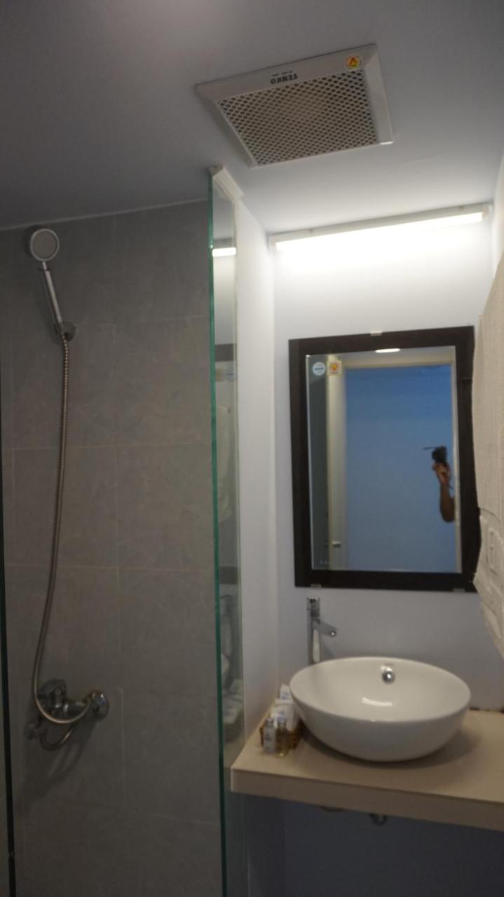 Emis Hotel Phu Quoc Bagian luar foto